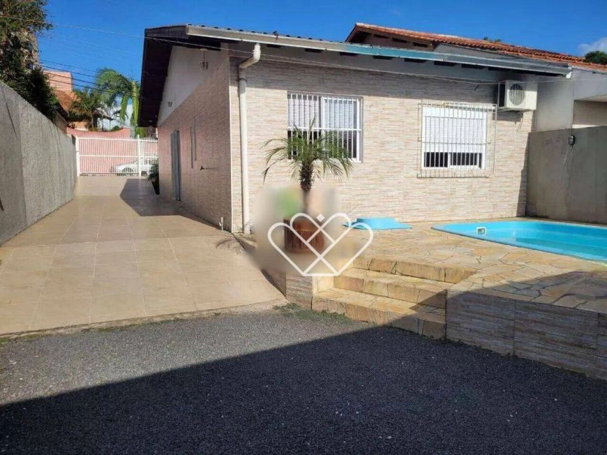 Casa com 2 Dormitórios e Área Gourmet no Bairro Jansen - Conforto e Lazer