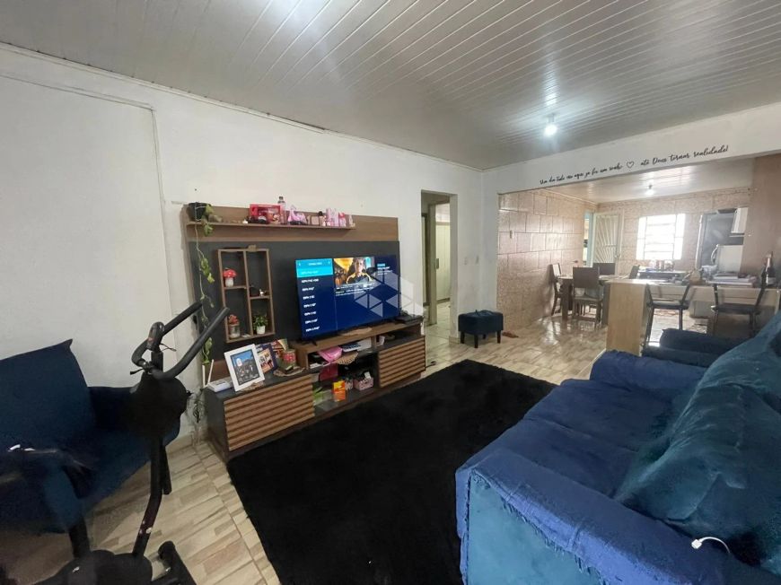 Casa 2 dormitórios, com amplo pátio nos fundos, fácil acesso a Freeway