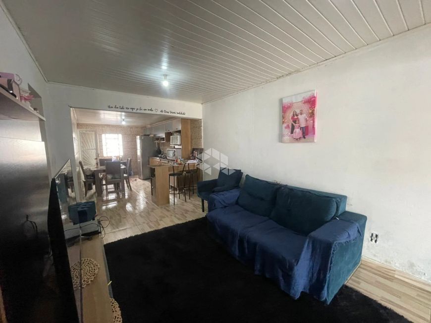 Casa 2 dormitórios, com amplo pátio nos fundos, fácil acesso a Freeway