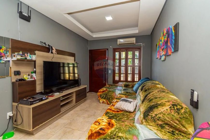 Casa térrea 300m2 total c/ 3 dormitórios e suíte, piscina Bairro Vale Ville