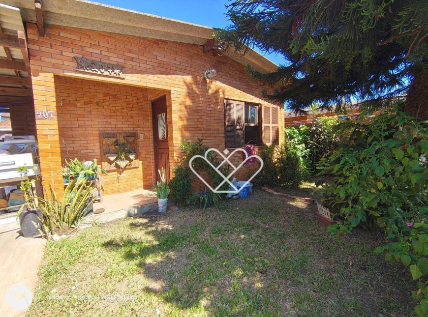 Casa Pronta para Morar com 2 Dormitórios, Quintal e Churrasqueira - Ideal para Sua Família!