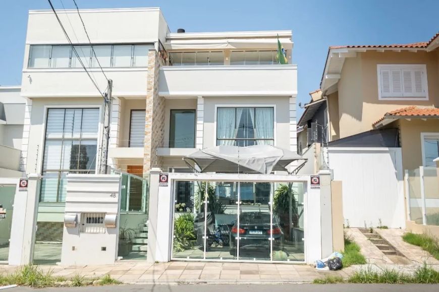 Encante-se com Esta Casa de Alto Padrão no Bairro Reserva Dom Feliciano!