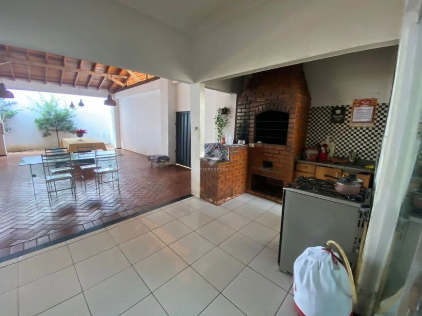 Casa à Venda na Região do Jardim Imperador.