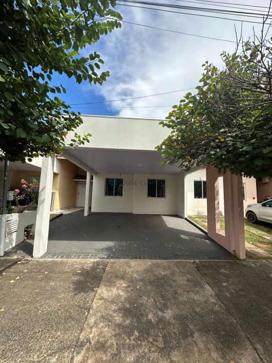 Vendo Casa No Condomínio Rubi - Conforto e Segurança!