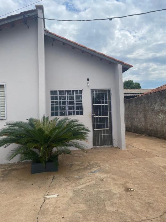 Casa para venda possui 200 m² com 2 quartos no residencial Gilson de Barros - Várzea Grande - MT