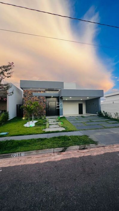 Casa Térrea Florais da Mata, 3 Suítes 1 Closet, Lavanderia, Piscina, 4 garagens
