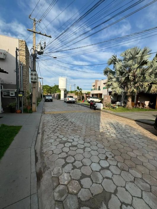 Vendo Sobrado em Condomínio Centro Sul de Várzea Grande