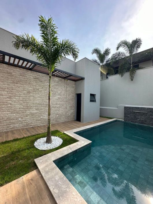 Térrea para venda com 226 m2 com 1 suíte e 2 demi-suítes - Florais da Mata - Cuiabá MT