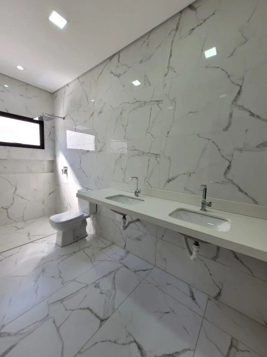 Vendo Casa de 3 suítes no Condomínio Florais da Mata