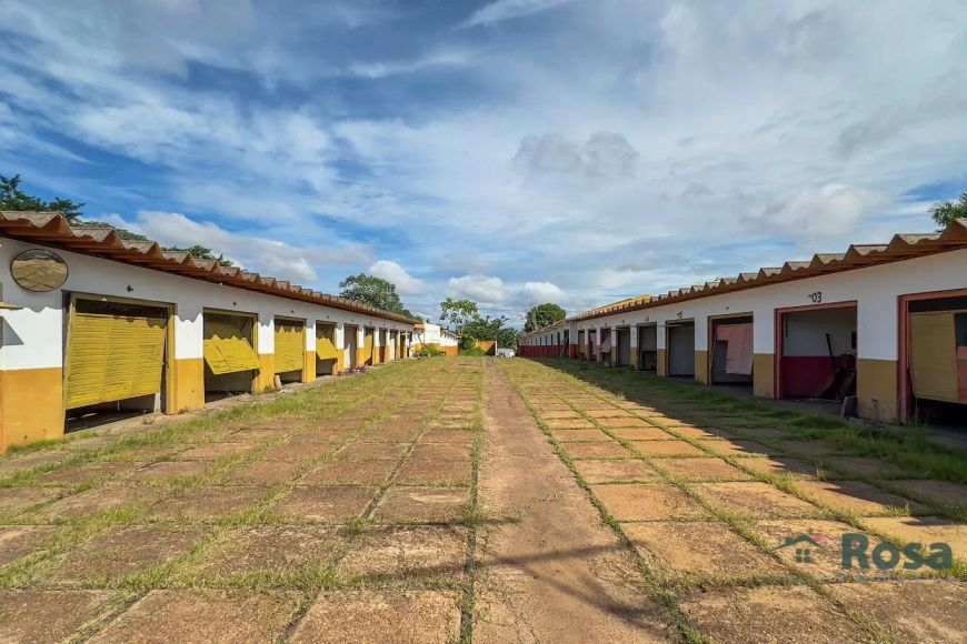 ÁREA COM INSTALAÇÕES E CONSTRUÇÃO DE UM MOTEL, LOCALIZADO AO LADO DA ÁREA DO AÉREOPORTO EM VARZEA GR