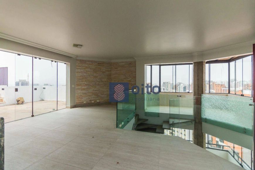 Cobertura com planta bem funcional e vista para o cobiçado bairro Perdizes