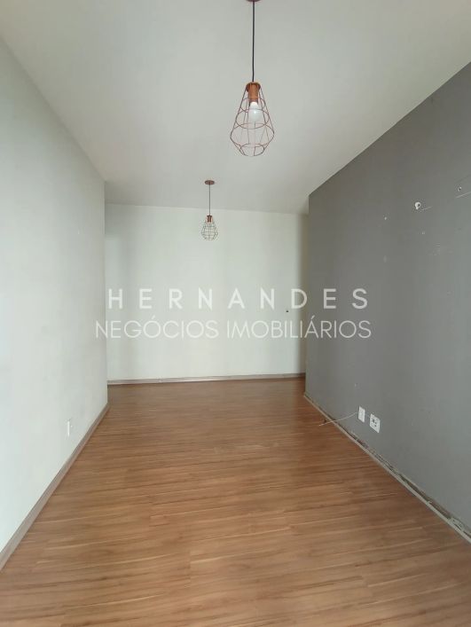 Apartamento à venda em Barueri-SP, Jardim Tupanci: 2 quartos, 2 salas, 1 banheiro, 1 vaga de garagem