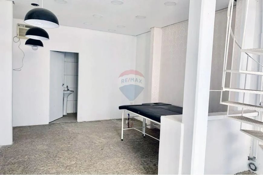 "Imóvel Comercial no Centro Comercial em Alphaville"