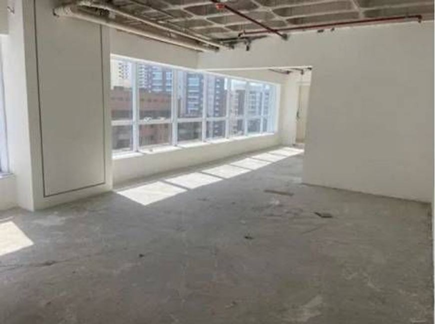 Sala comercial à venda em Alphaville por 580 mil