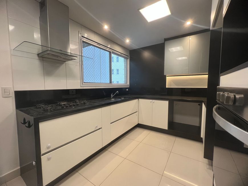 QUALIDADE NUMA RUA SEM SAIDA EDIFICIO VERONE 181m2 Moderno - Clean com 3 suítes