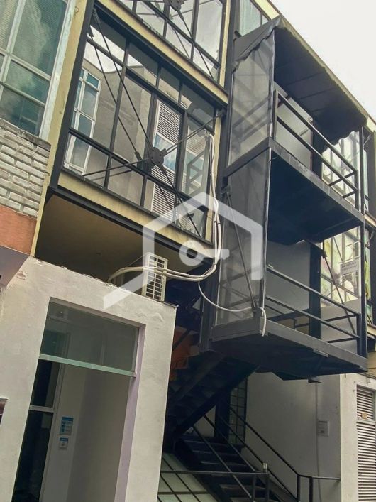 Prédio Comercial com 4 Salas e Mezanino no Centro Comercial Alphaville