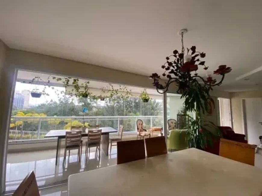 Apartamento de 198m², 4 dormitórios e 3 vagas no Condomínio no 18 do Forte em Alphaville