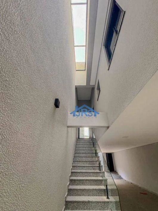 Casa com 2 dormitórios à venda, 178 m² por R$ 1.100.000,00 - Jardim Tupanci - Barueri/SP