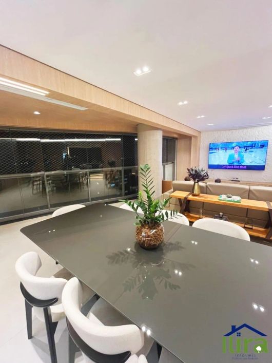 Apartamento Para Venda de 180m² Com 3 Dormitorios Sendo 3 Suites e 3 Vagas de Garagem No Condominio