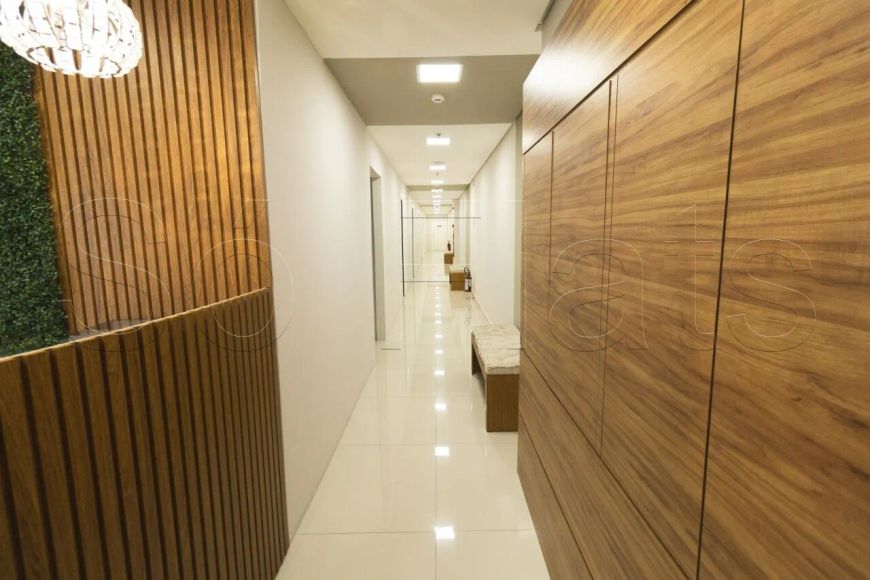Sala Comercial no Edifício Pravda Alphaville disponível para venda com 250m² e 9 vagas de garagem