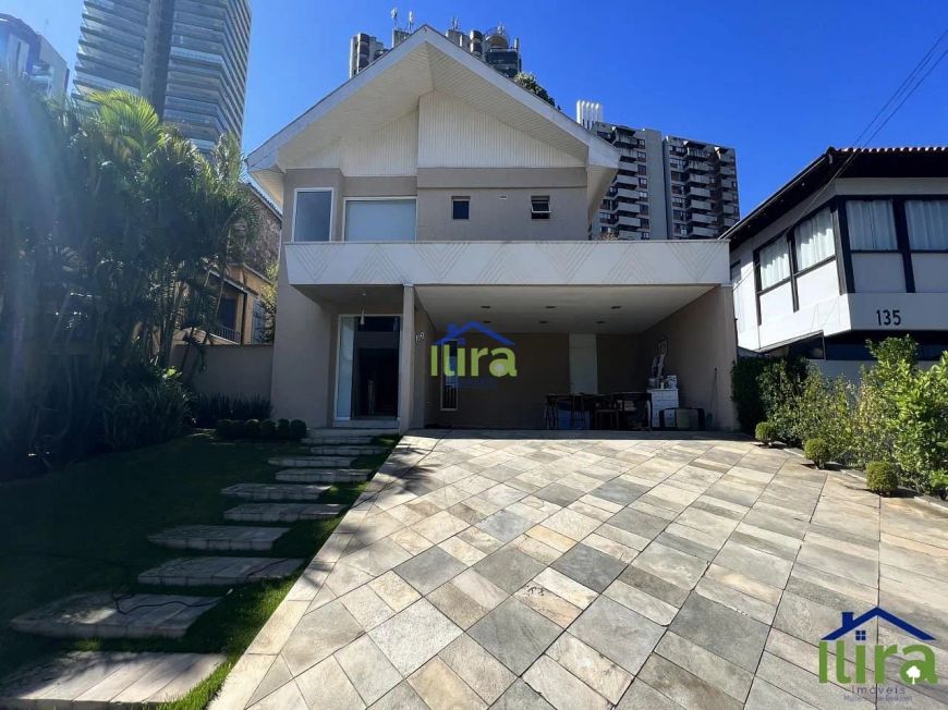 Casa à Venda de 560M², 4 dormitórios, 2 suítes, Piscina e 6 vagas no Residencial 2 Alphaville, Baru