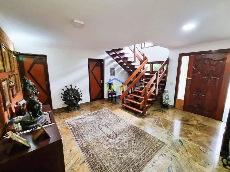 Casa à venda de esquina com 670M², 4 dormitórios, 4 suítes, closet e 4 vagas no Residencial Dois, A