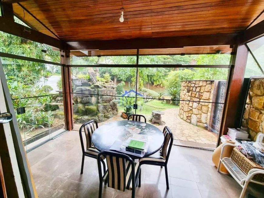 Casa à venda de esquina com 670M², 4 dormitórios, 4 suítes, closet e 4 vagas no Residencial Dois, A