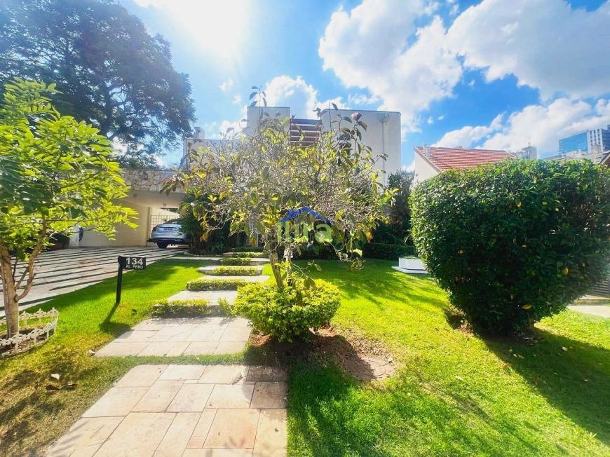 Casa à venda de 599M² , 4 Dormitórios, 4suítes, hidromassagem externa e 4 vagas no Residencial 2, A