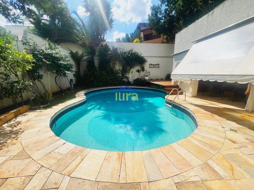 Casa à venda de 599M² , 4 Dormitórios, 4suítes, hidromassagem externa e 4 vagas no Residencial 2, A
