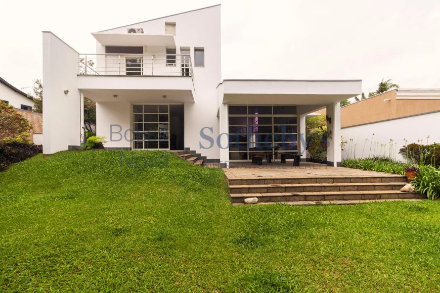 Casa repleta de jardim no Alphaville 2