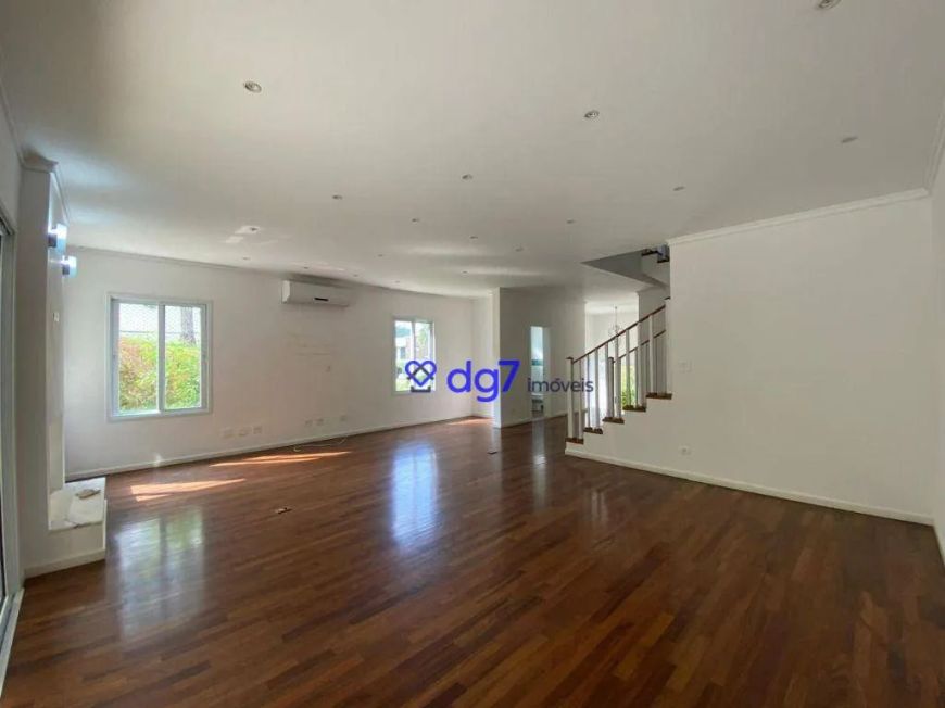 Luxuosa Casa à Venda no Condomínio Vila Solaia