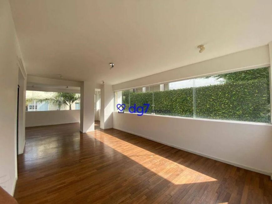 Luxuosa Casa à Venda no Condomínio Vila Solaia