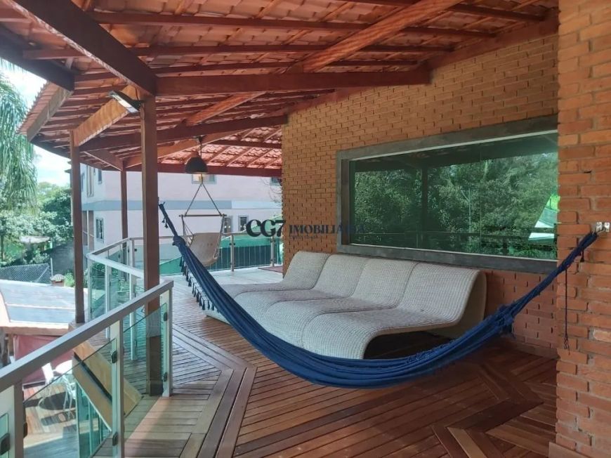 Linda Casa de 3 dormitórios, AC:650m² a venda!