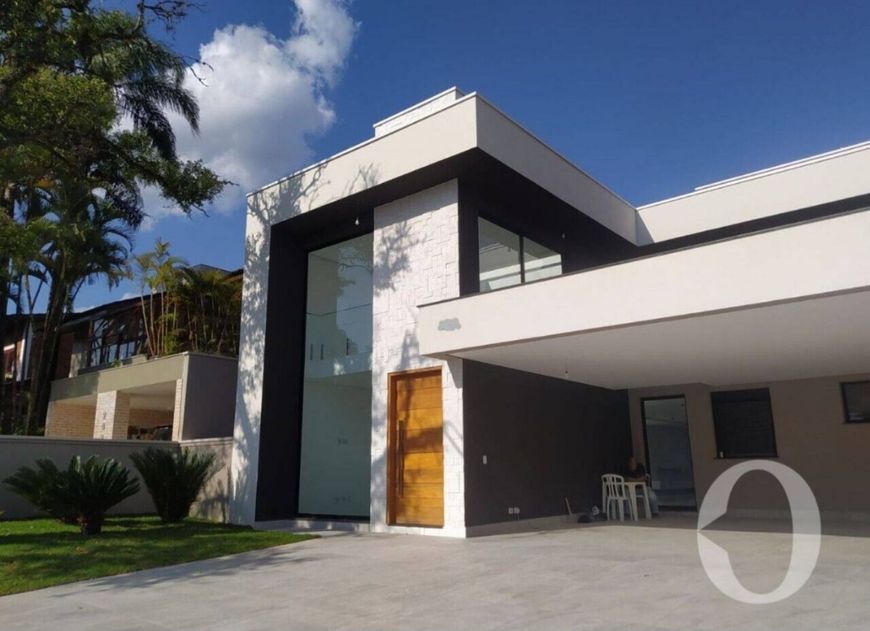 Maravilhosa casa no residencial 1 com 4 suítes.