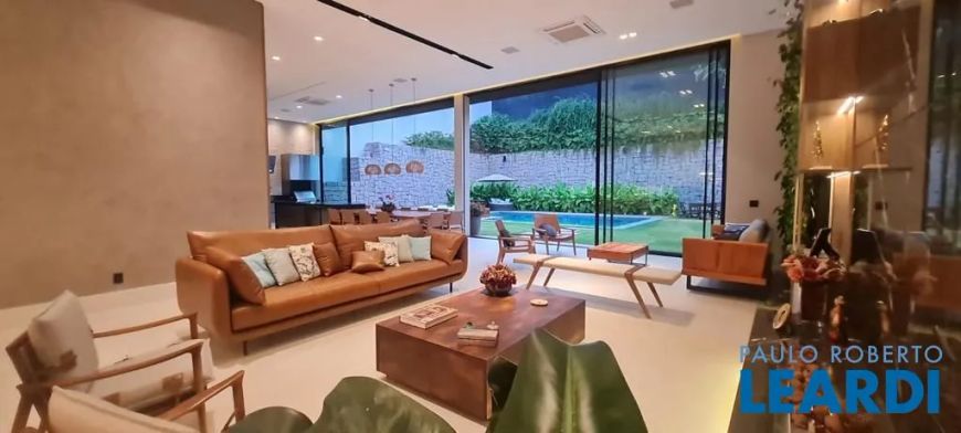 CASA EM CONDOMÍNIO - TAMBORÉ - SP