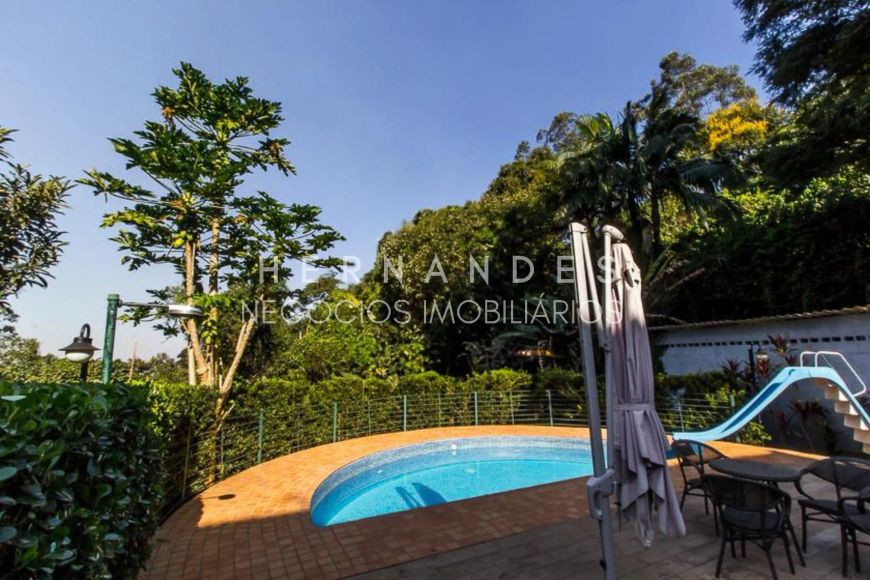 Imóvel de Luxo na Residencial Morada dos Lagos em Barueri-SP: 5 Quartos, 1 Suíte, 3 Salas, 2 Vagas d