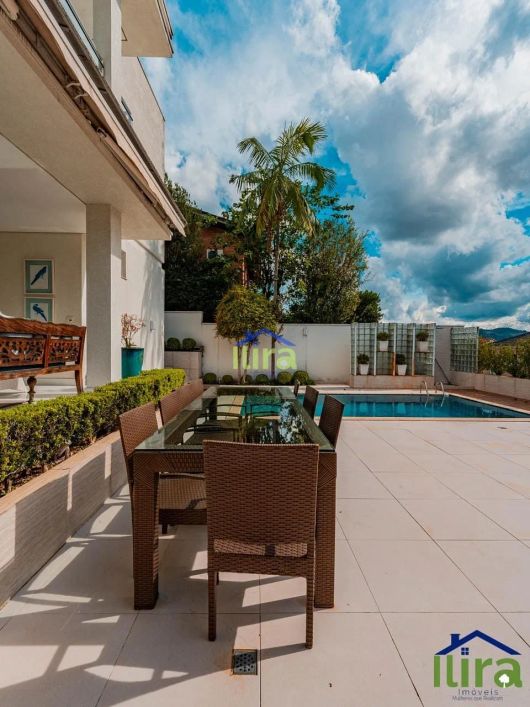 Casa à venda de 560m² , 4 dormitórios, 4 suítes com armários e 6 Vagas no Residencial 2 - Alphavill