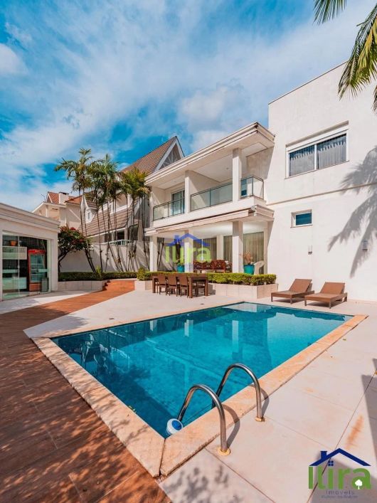 Casa à venda de 560m² , 4 dormitórios, 4 suítes com armários e 6 Vagas no Residencial 2 - Alphavill