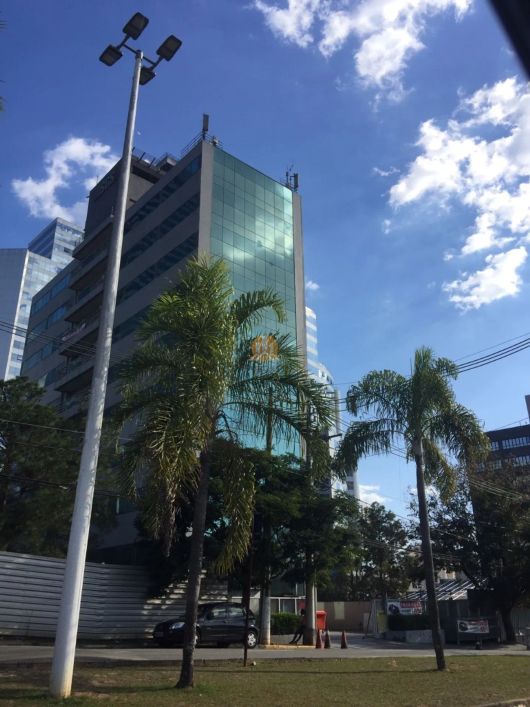 Excelência Corporativa: Prédio Monousuário com Heliponto e Vista Panorâmica em Alphaville/Barueri-SP