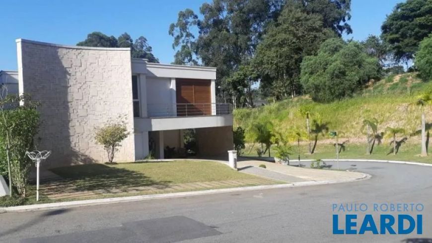 CASA EM CONDOMÍNIO - TAMBORÉ - SP