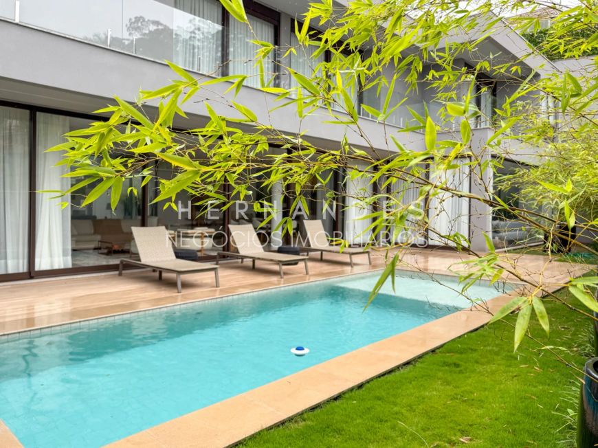 Imperdível: Casa de luxo à venda em Barueri-SP, no Centro Comercial Jubran, com 4 quartos, 4 suítes