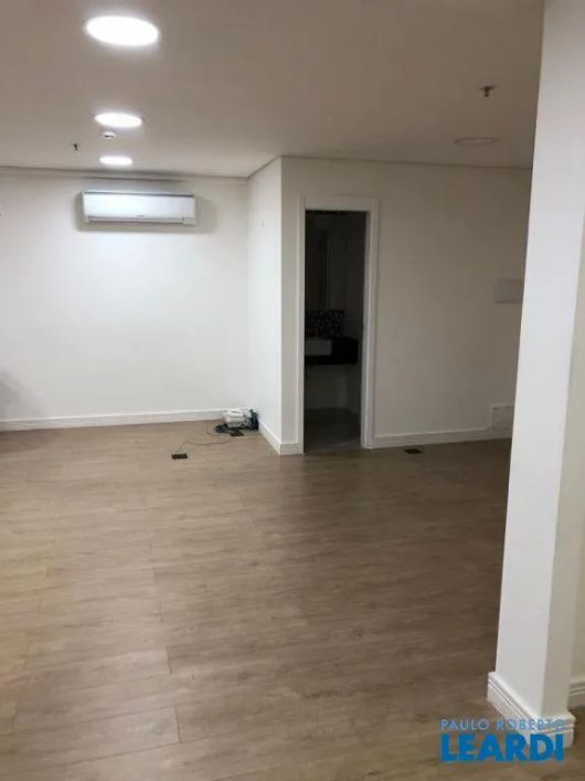 CONJ. COMERCIAL - ALPHAVILLE - SP
