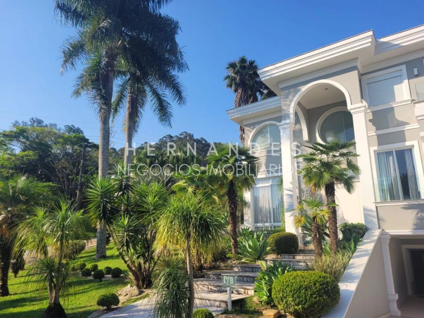 Impressionante casa de luxo em Alphaville, Barueri-SP: 4 quartos, 4 suítes, 3 salas, 6 banheiros, 9