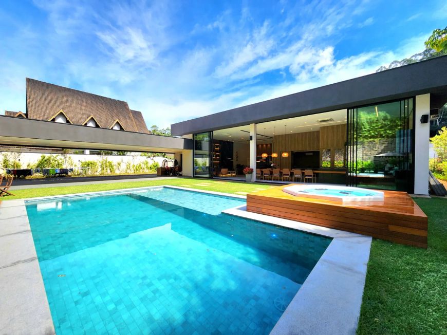 CASA À VENDA COM 5 DORMITÓRIOS NORESIDENCIAL TAMBORÉ 1