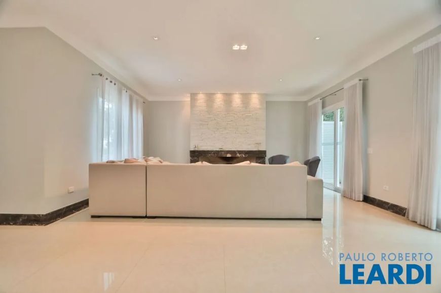 CASA EM CONDOMÍNIO - RESIDENCIAL TAMBORÉ - SP