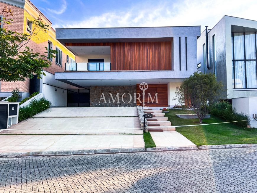 CASA EM CONDOMÍNIO À VENDA COM 4 SUÍTES E 2 VAGAS - ALPHAVILLE