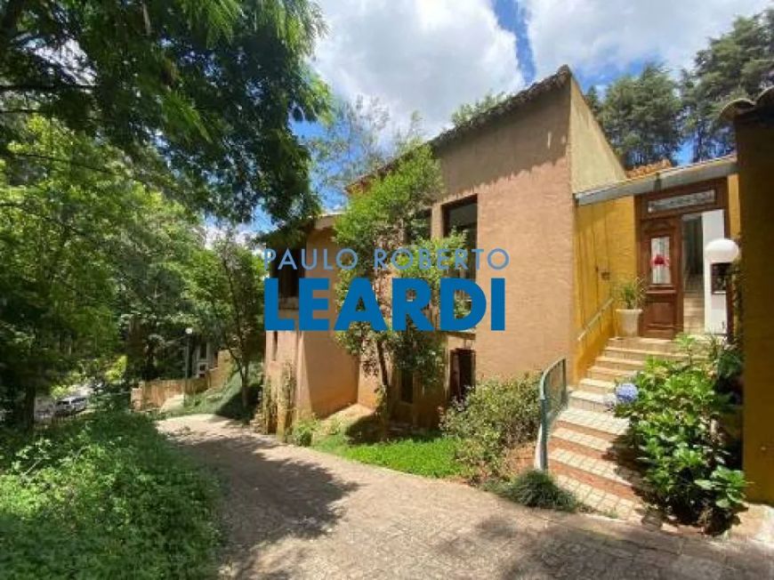 CASA EM CONDOMÍNIO - RESIDENCIAL TAMBORÉ - SP