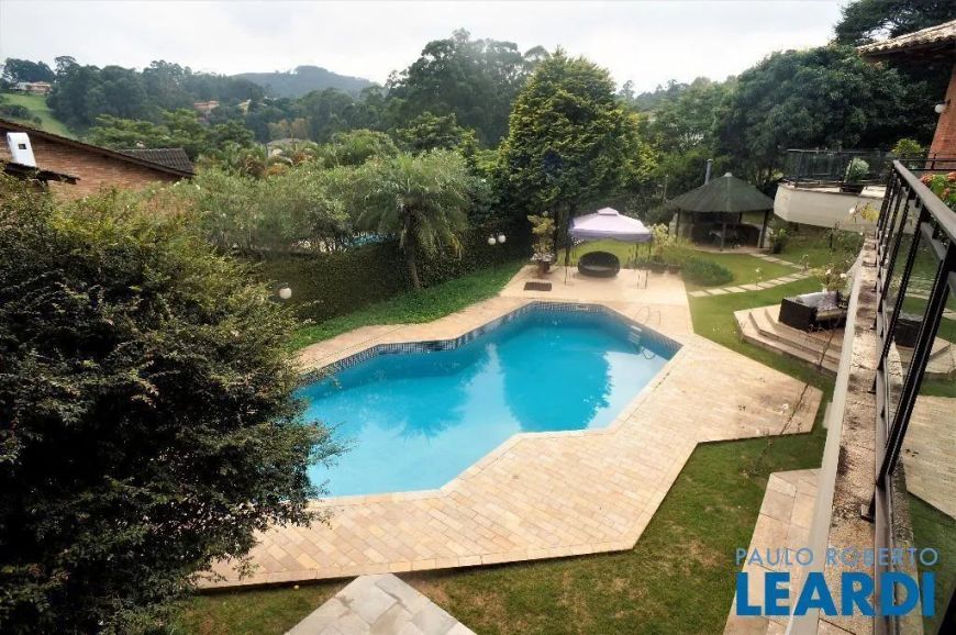CASA EM CONDOMÍNIO - RESIDENCIAL TAMBORÉ - SP