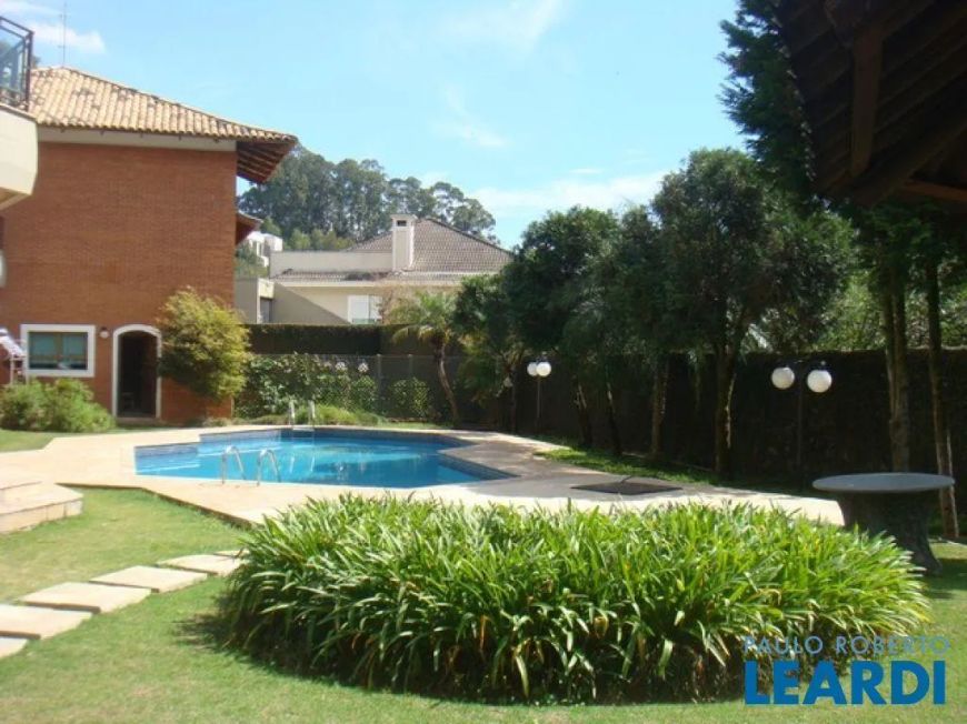 CASA EM CONDOMÍNIO - RESIDENCIAL TAMBORÉ - SP