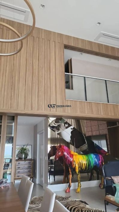 Apartamento de 336m² Semimobiliado com 5 suítes a Venda!